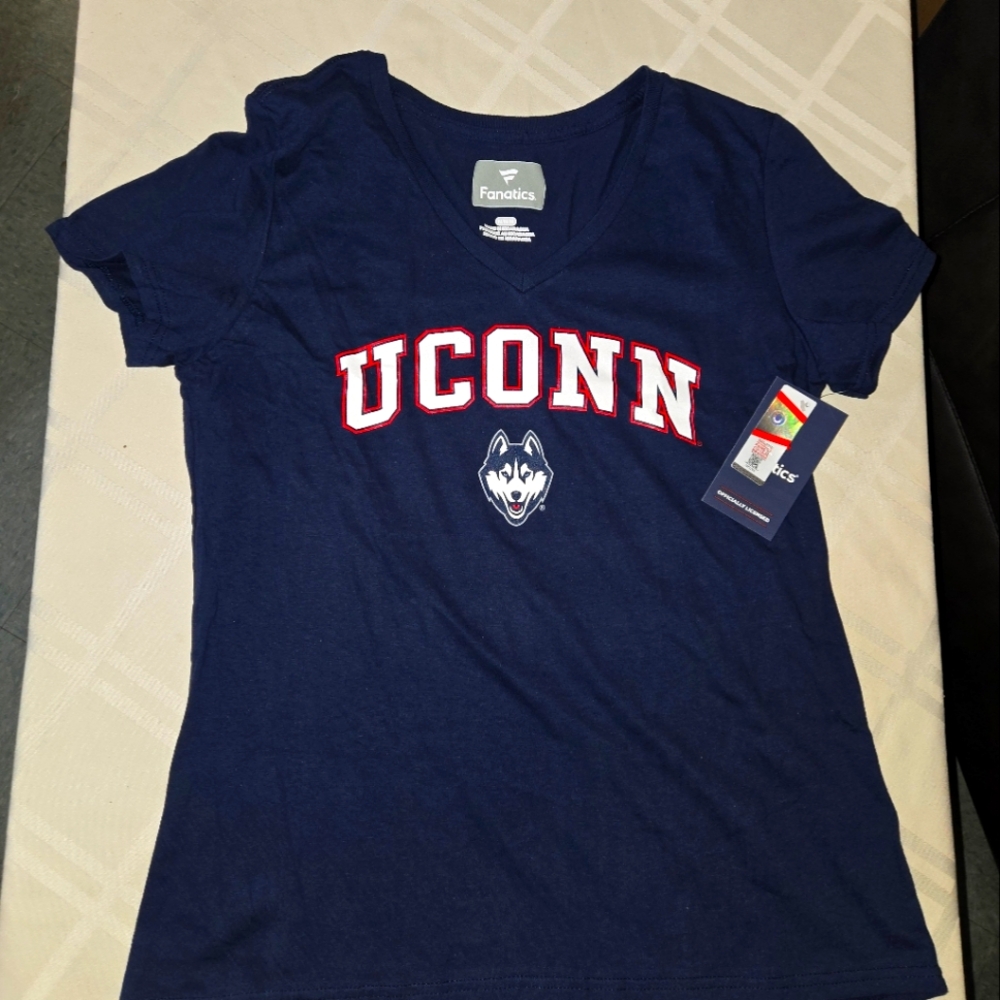Womens Uconn Tshirt NWT